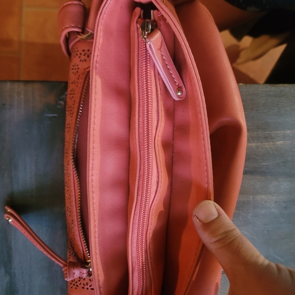 Fiorelli Coral Colored Crossbody Purse - Picture 3 of 9